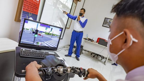 Melihat Pelatihan Berkendara Demi Keselamatan Berlalu Lintas