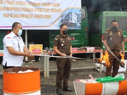Musnahkan Barang Bukti, Kejari Jakbar Bakar Puluhan Kilogram Narkotika