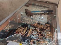 Toko Emas di Mojokerto Dirampok, Pelaku Pecahkan Kaca Gondol 15 Gelang