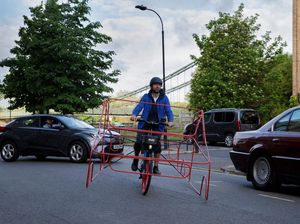 Tunjukkan Mobil Cuma Bikin Macet, Pesepeda Bikin Aksi Unik Ini Tunjukkan Mobil Cuma Bikin Macet, Pesepeda Bikin Aksi Unik Ini