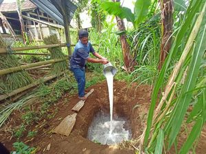 Keluhan Peternak Sapi Perah Ponorogo: Jangan Kucilkan Kami yang Terdeteksi PMK Keluhan Peternak Sapi Perah Ponorogo: Jangan Kucilkan Kami yang Terdeteksi PMK