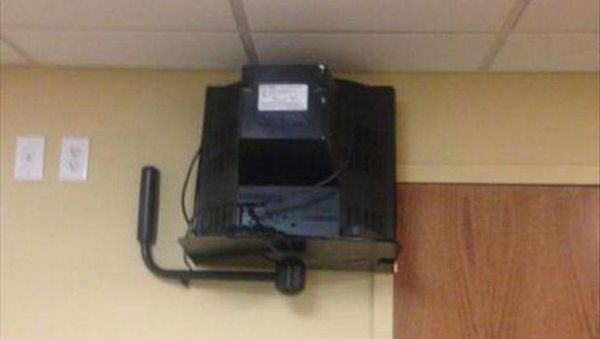 Potret Konyol Kesalahan Sehari-hari yang Terekam Kamera, Ampun Deh...