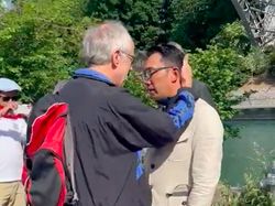 Doa Ustaz Adi Hidayat untuk Keluarga Ridwan Kamil di Swiss