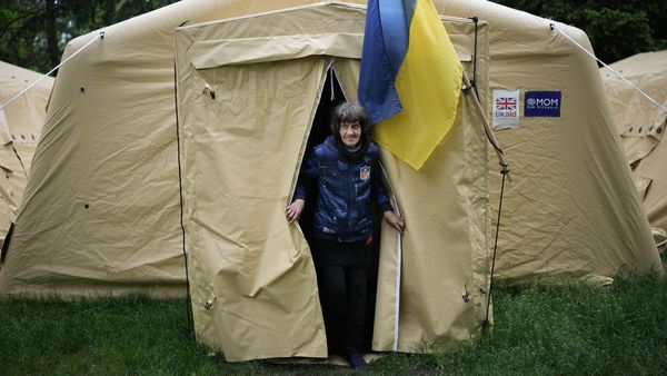 Rumah Hancur Gegara Invasi Rusia, Warga Ukraina Ini Tinggal di Tenda
