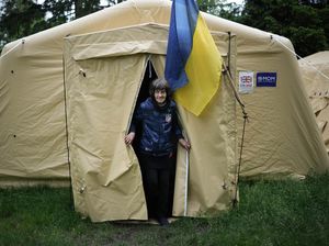 Rumah Hancur Gegara Invasi Rusia, Warga Ukraina Ini Tinggal di Tenda