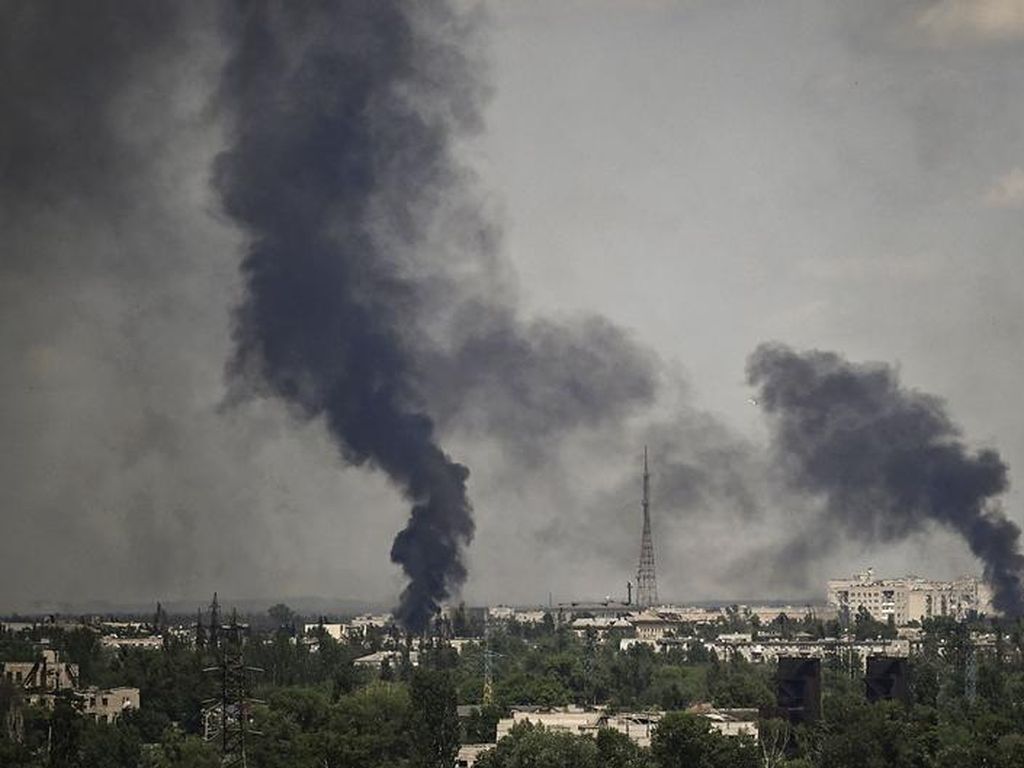 Pasukan Rusia Serang Pabrik Kimia di Severodonetsk Ukraina Pasukan Rusia Serang Pabrik Kimia di Severodonetsk Ukraina