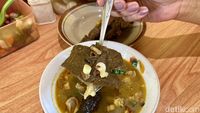 Gurihnya Soto Tangkar Mang Nean yang Kondang Sejak 42 Tahun Lalu