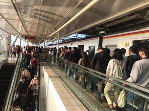 KAI Commuter Tambah Peron Layani Penumpang di Stasiun Manggarai