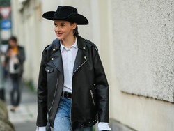 9 Tips Merawat Jaket Kulit, Awet Tahunan dan Tak Mengelupas