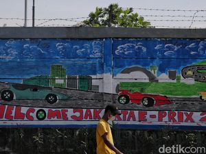 Warna-warni Mural Formula E Hiasi Dinding Kota di Jakarta Utara