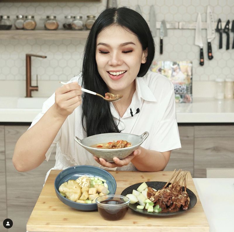 10 Potret Dapur Chef Devina Hermawan, Ada Koleksi Pisau Rp 42 Juta