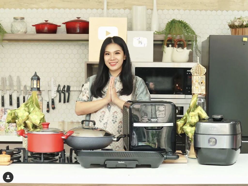 10 Potret Dapur Chef Devina Hermawan, Ada Pisau Rp 42 Juta 10 Potret Dapur Chef Devina Hermawan, Ada Pisau Rp 42 Juta