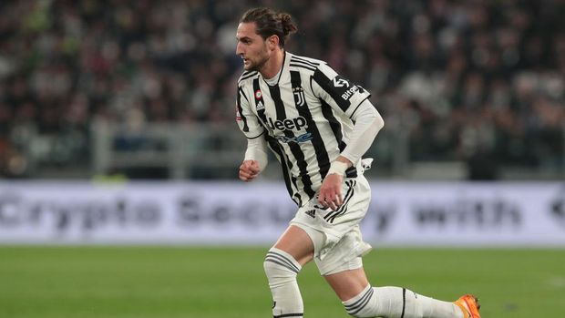 TURIN, ITALY - APRIL 20:  Adrien Rabiot of Juventus in action during the Coppa Italia Semi Final 2nd Leg match between Juventus FC v ACF Fiorentina at Allianz Stadium on April 20, 2022 in Turin, Italy. (Photo by Emilio Andreoli/Getty Images)