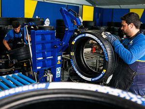 Canggihnya Ban Mobil Formula E Canggihnya Ban Mobil Formula E