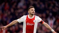 Dusan Tadic mengemas 19 assist di Eredivisie bersama Ajax. Itu menjadikan dirinya raja assist di 5 Liga Top Eropa, termasuk kalahkan Salah (13 assist), Muellers (18 assist), dan Mbappe (17 assist) (Getty Images)