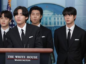 10 Foto Ganteng Personel BTS Bertemu Joe Biden, Gaya Serba Hitam 10 Foto Ganteng Personel BTS Bertemu Joe Biden, Gaya Serba Hitam
