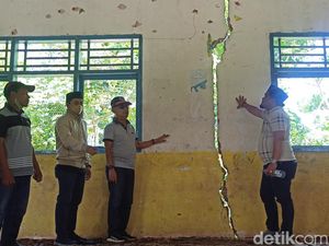 Sekolah di Enrekang Terdampak Longsor, Wabup Minta Siswa Numpang SD Tetangga Sekolah di Enrekang Terdampak Longsor, Wabup Minta Siswa Numpang SD Tetangga