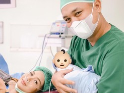 Akhirnya Gilang Dirga Perlihatkan Wajah Anaknya