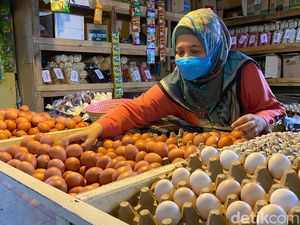 Ibu-ibu yang Sabar Ya, Harga Telur Ayam Tembus Rp 33.000/Kg