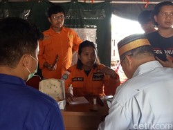 11 Korban KM Ladang Pertiwi yang Masih Hilang Satu Anggota Keluarga