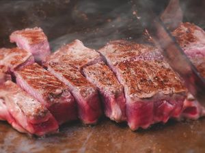 6 Cara Pesan Steak Terbaik di Restoran Menurut Chef, Mudah Diikuti!