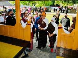 Jokowi Dianugerahi Gelar Adat Ende Mosalaki Ulu Beu Eko Bewa