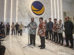 Surya Paloh Bantah Sodorkan Ganjar-Anies ke Jokowi untuk Pilpres 2024 Surya Paloh Bantah Sodorkan Ganjar-Anies ke Jokowi untuk Pilpres 2024