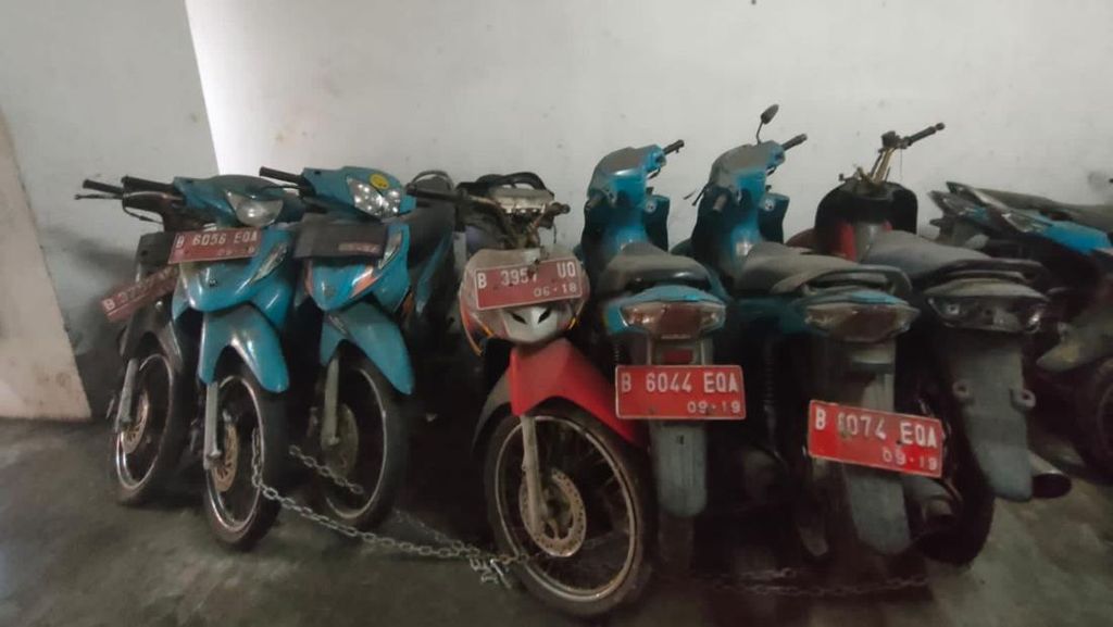 Potret Puluhan Motor Dinas Pemkot Depok Terbengkalai dan Berdebu Potret Puluhan Motor Dinas Pemkot Depok Terbengkalai dan Berdebu