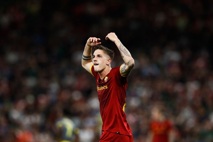 TIRANA, ALBANIA - MAY 25: Nicolo Zaniolo of AS Roma celebrates with the UEFA Europa Conference League Trophy after their sides victory during the UEFA Conference League final match between AS Roma and Feyenoord at Arena Kombetare on May 25, 2022 in Tirana, Albania. (Photo by Justin Setterfield/Getty Images)
