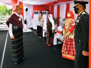 Pakai Baju Adat Ende, Jokowi Pimpin Upacara Hari Lahir Pancasila di NTT