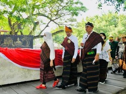 Jokowi Kunjungi Taman Renungan Bung Karno di Ende