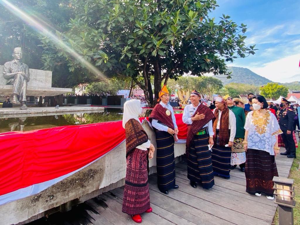 Saat Jokowi Datangi Lokasi Bung Karno Temukan Ide Pancasila di Ende Saat Jokowi Datangi Lokasi Bung Karno Temukan Ide Pancasila di Ende
