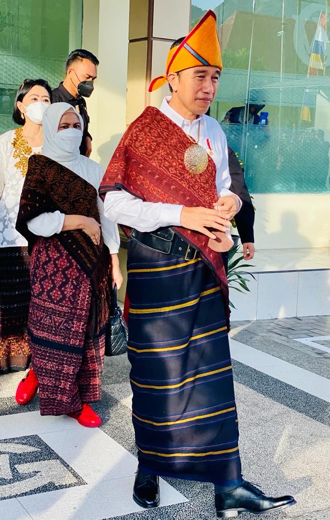 Pakaian Adat Ende Pimpin Upacara Hari Pancasila, Jokowi Pakai Baju Adat Ende