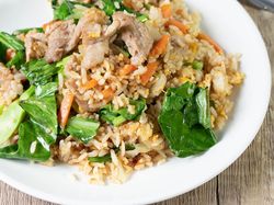 Resep Nasi Goreng Ayam dan Sayuran, Praktis dan Lezat Buat Bekal Anak