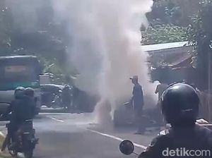 Mobil Terbakar di Sumedang, 4 Penumpang Selamat Mobil Terbakar di Sumedang, 4 Penumpang Selamat