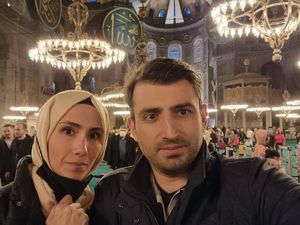 Mesranya Juragan Drone Turki dan Sang Istri Putri Erdogan Mesranya Juragan Drone Turki dan Sang Istri Putri Erdogan