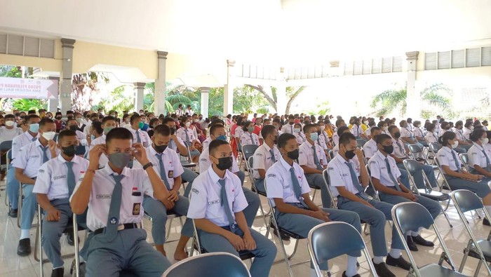 Siswa SMA Negeri Bali Mandara saat mengikuti acara di Aula Sekolah, Selasa (31/5/2022).