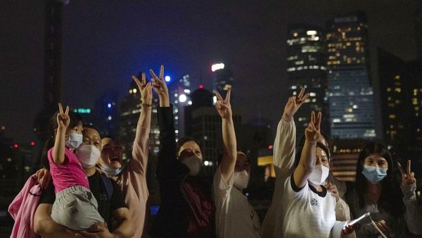 Sorak Gembira Warga Shanghai saat Lockdown Dicabut