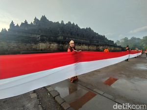 Keren! Merah Putih Sepanjang 1.000 Meter Dibentangkan Kelilingi Candi Borobudur