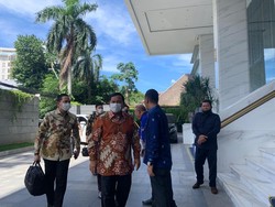 Tiba di Kantor NasDem Bertemu Surya Paloh, Prabowo: Diundang Makan Siang