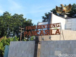 Miris! Tugu Benteng Pancasila di Subang Banyak Tumpukan Sampah