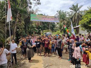 Peringatan Hari Lahir Pancasila di Asahan, Warga Kibarkan Bendera di Jalan Rusak