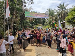Peringatan Hari Lahir Pancasila di Asahan, Warga Kibarkan Bendera di Jalan Rusak