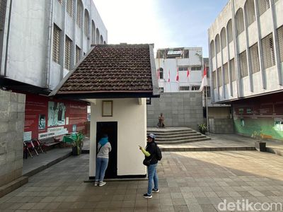 Warga Kunjungi Penjara Soekarno di Bandung Saat Hari Lahir Pancasila