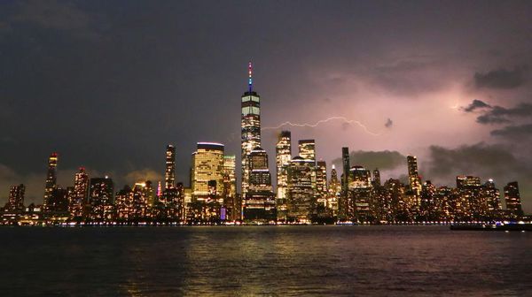 Keren! Begini Lansekap Kota New York Saat Dirundung Badai