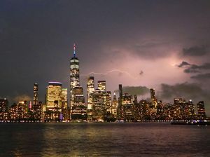 Keren! Begini Lansekap Kota New York Saat Dirundung Badai