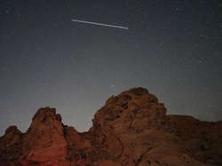 Berapa Banyak Bintang Jatuh yang Tabrak Bumi Setiap Tahunnya?