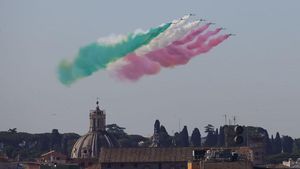 Warna-warni Langit Roma di Hari Kemerdekaan Italia