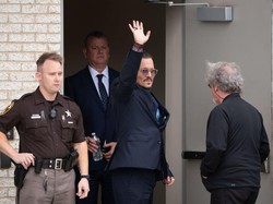 Gelang Persidangan Johnny Depp Vs Amber Heard Dilelang, Harganya Fantastis