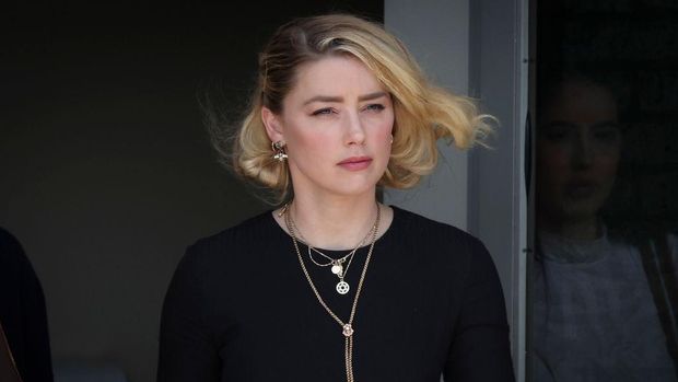 FAIRFAX, VA - JUNE 01: Actress Amber Heard departs the Fairfax County Courthouse on Wednesday, June 1, 2022 in Fairfax, VA. The jury in the Depp vs. Heard case awarded actor Johnny Depp $15 million in his defamation case against Heard. (Kent Nishimura / Los Angeles Times via Getty Images)